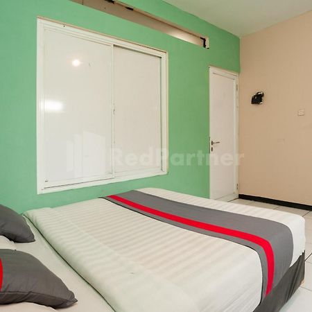 J&B Rooms Pramuka Jakarta Mitra Reddoorz Luaran gambar
