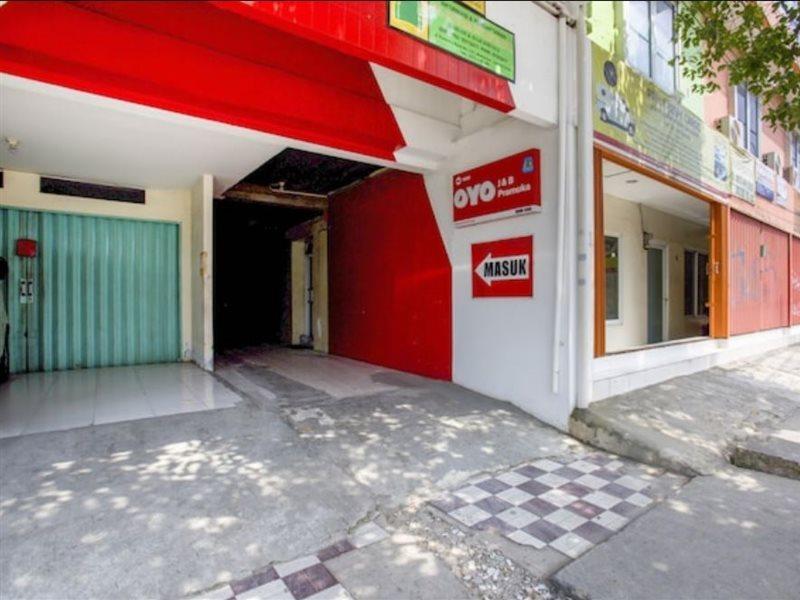 J&B Rooms Pramuka Jakarta Mitra Reddoorz Luaran gambar
