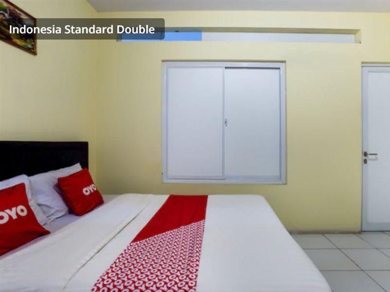 J&B Rooms Pramuka Jakarta Mitra Reddoorz Luaran gambar