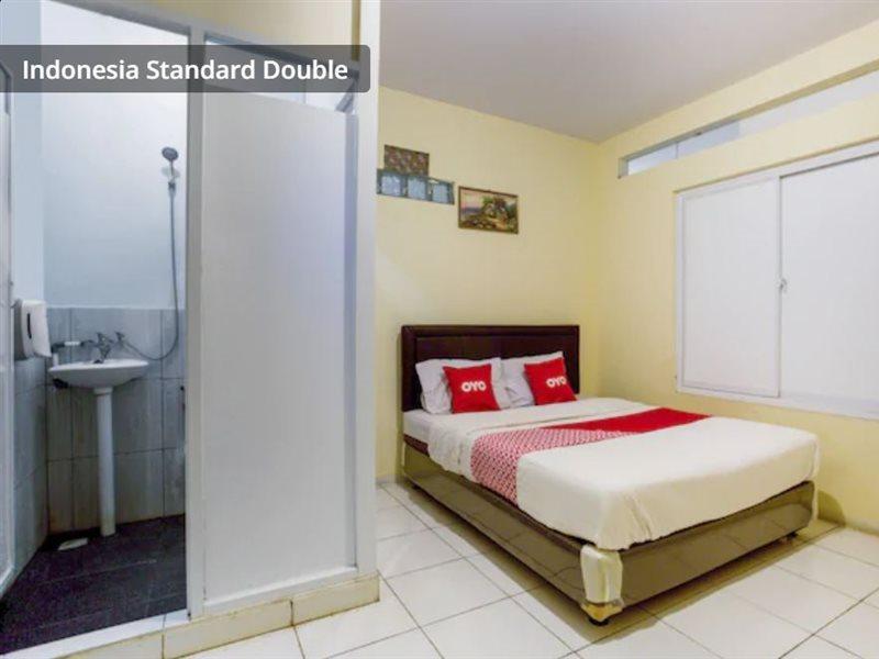J&B Rooms Pramuka Jakarta Mitra Reddoorz Luaran gambar