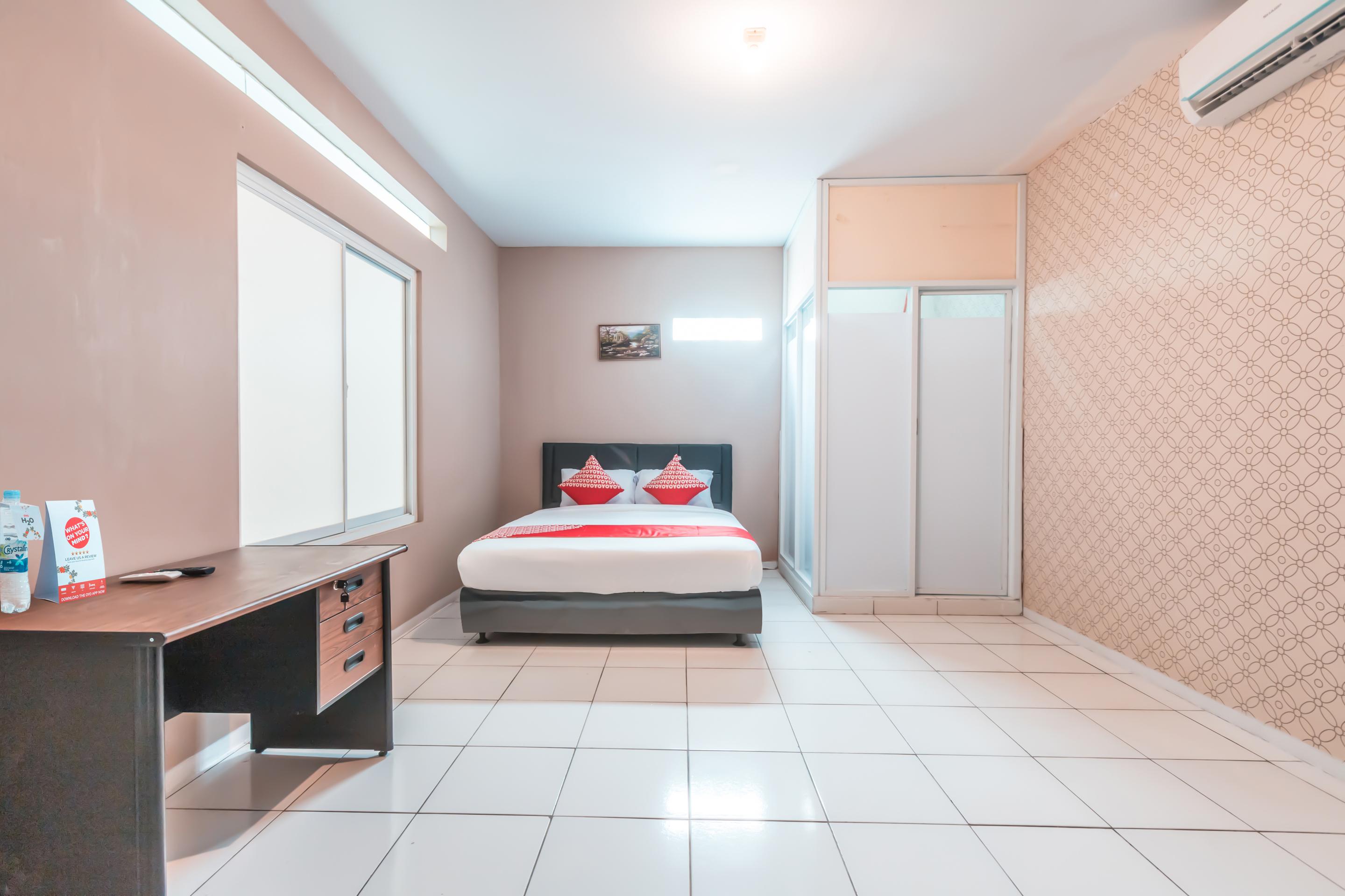 J&B Rooms Pramuka Jakarta Mitra Reddoorz Luaran gambar