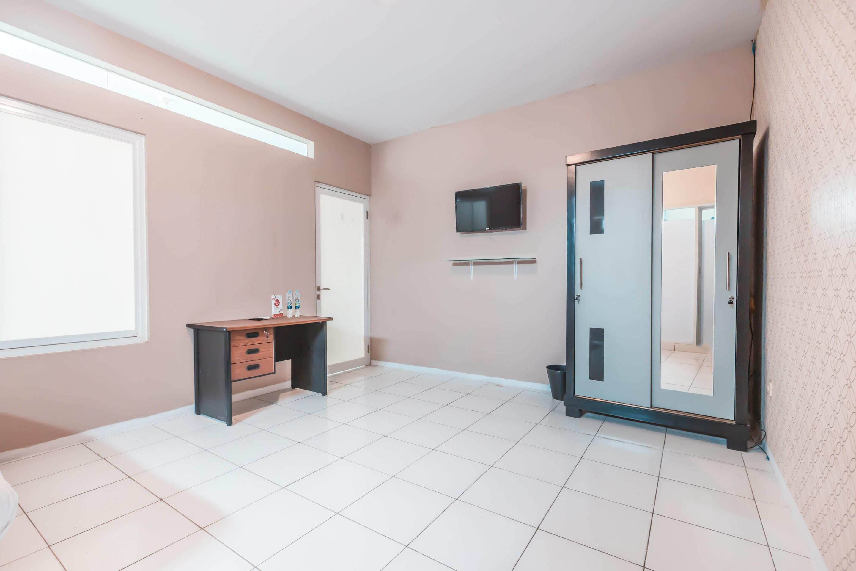 J&B Rooms Pramuka Jakarta Mitra Reddoorz Luaran gambar