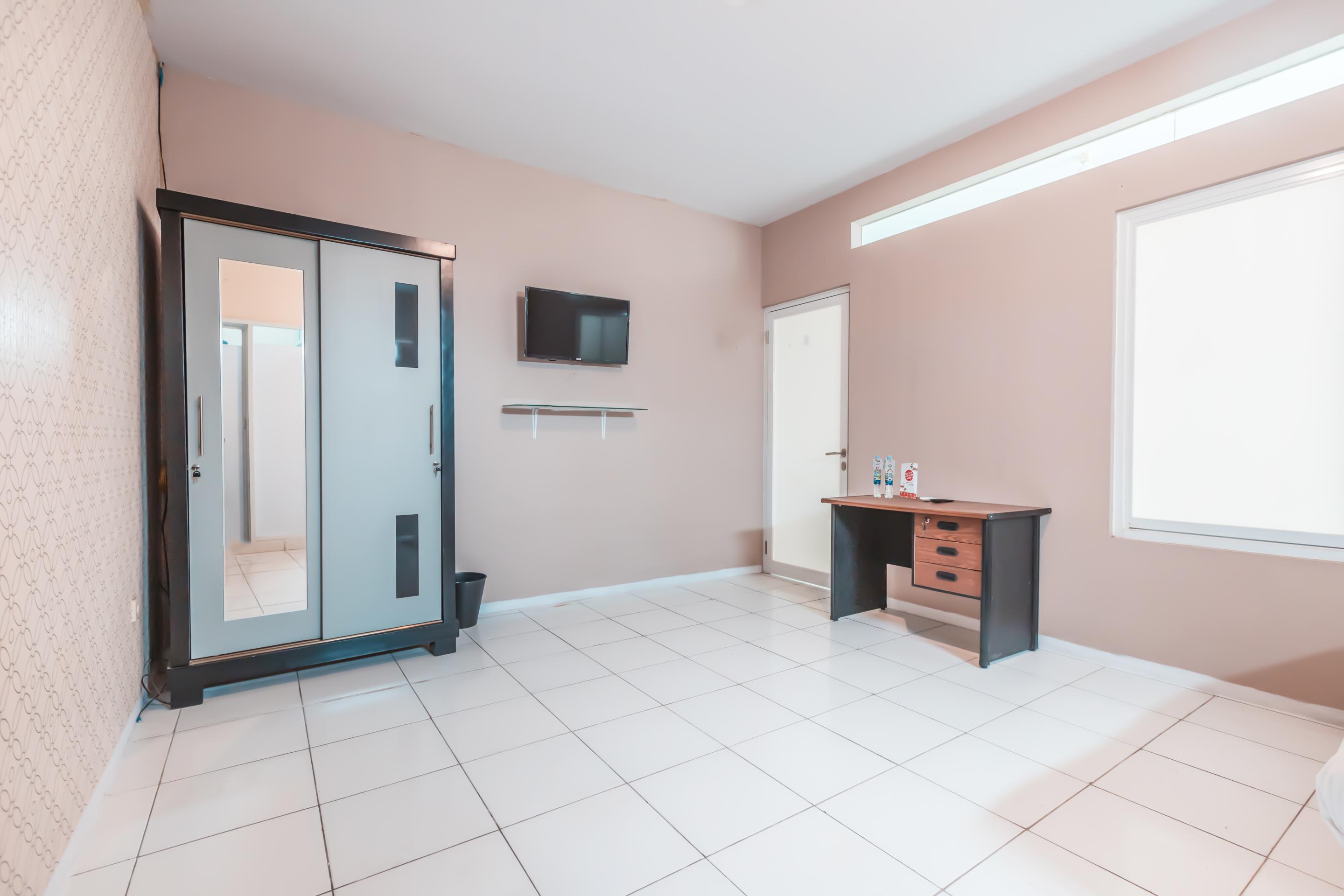 J&B Rooms Pramuka Jakarta Mitra Reddoorz Luaran gambar