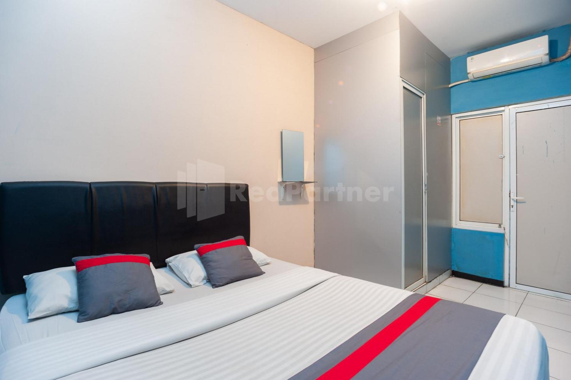 J&B Rooms Pramuka Jakarta Mitra Reddoorz Luaran gambar