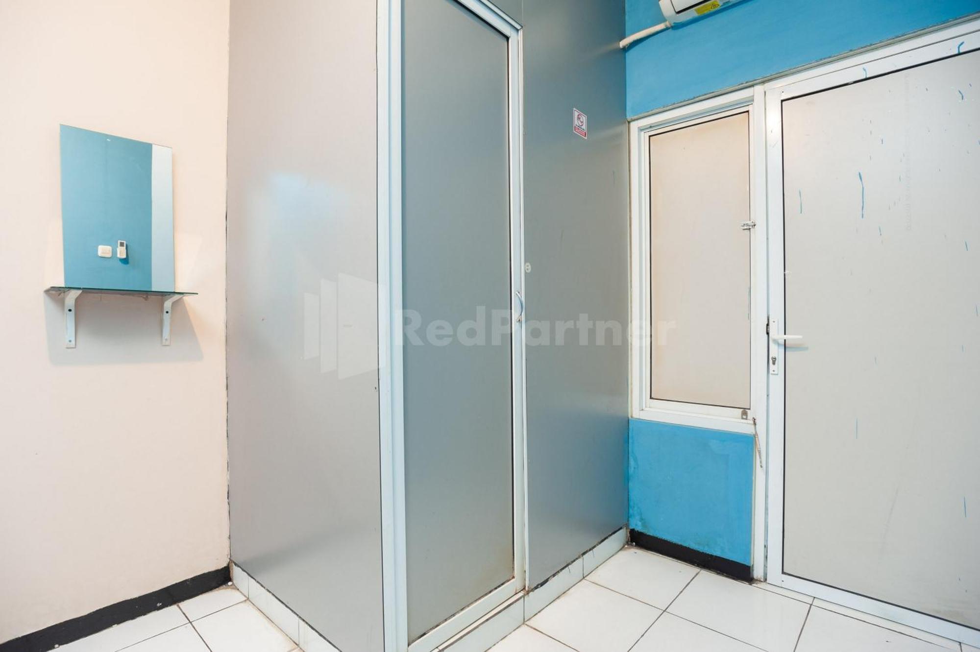 J&B Rooms Pramuka Jakarta Mitra Reddoorz Luaran gambar