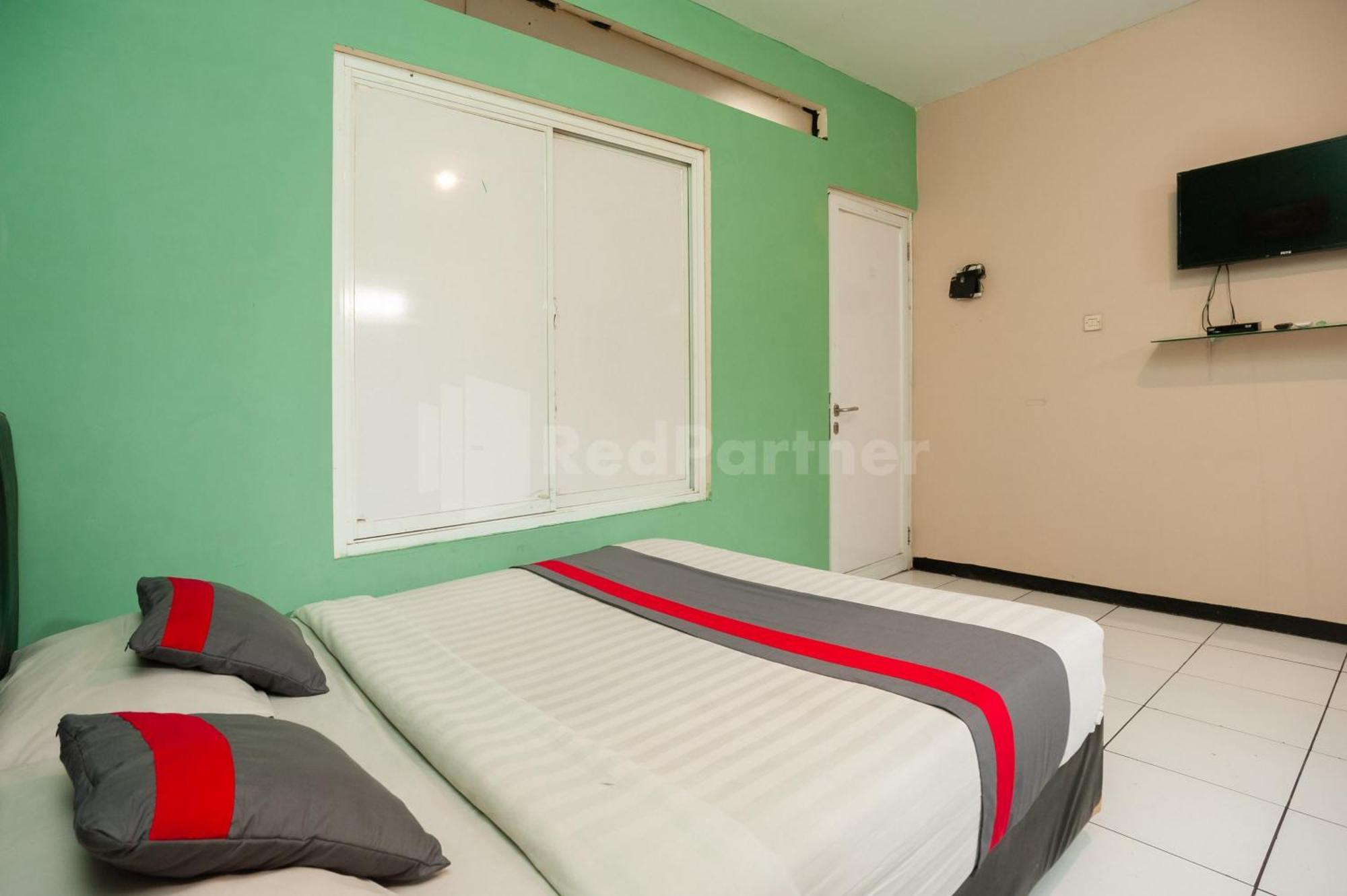 J&B Rooms Pramuka Jakarta Mitra Reddoorz Luaran gambar