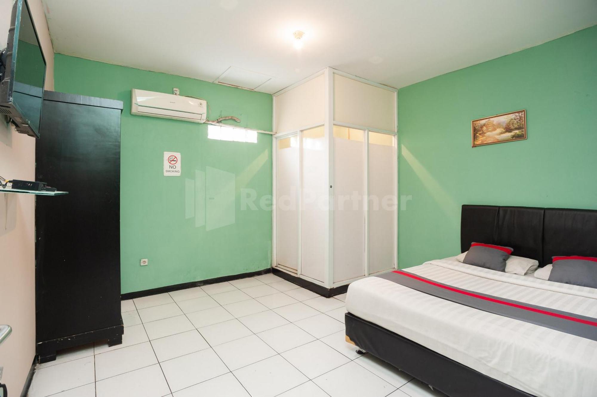 J&B Rooms Pramuka Jakarta Mitra Reddoorz Luaran gambar