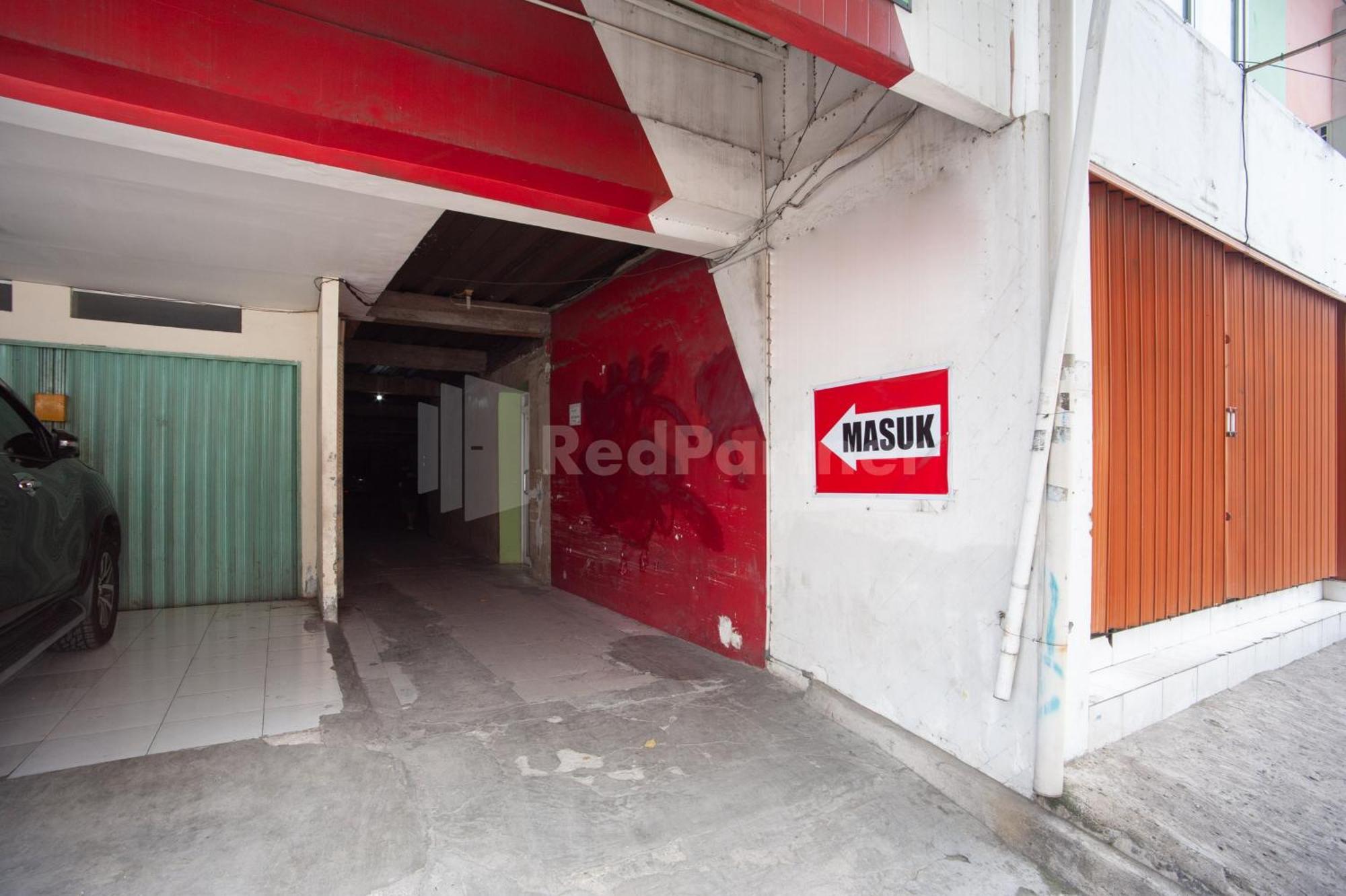 J&B Rooms Pramuka Jakarta Mitra Reddoorz Luaran gambar