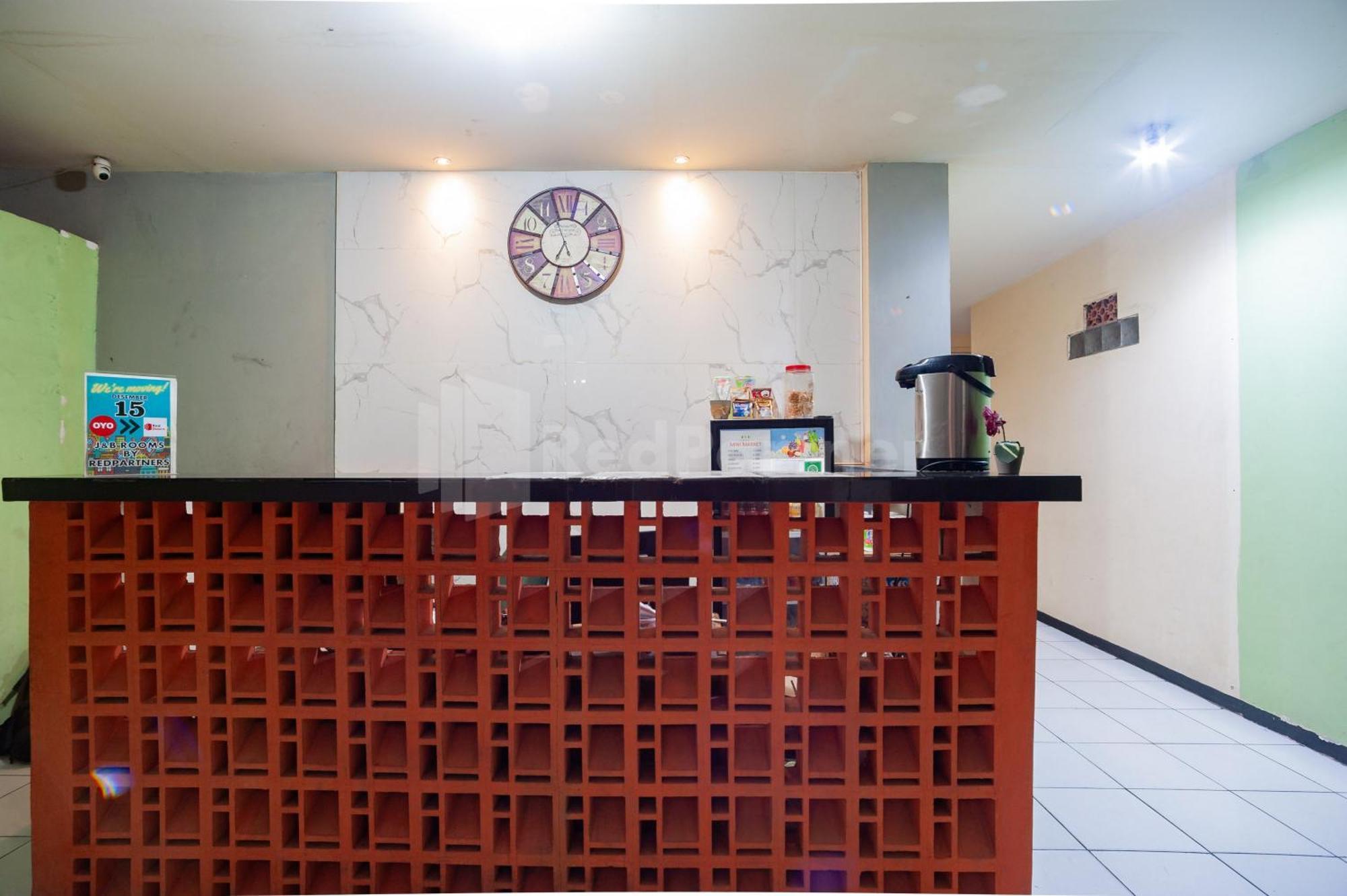 J&B Rooms Pramuka Jakarta Mitra Reddoorz Luaran gambar